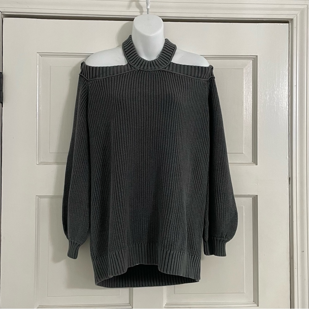 VICI Collection Cold Shoulder Cotton Sweater Gray Knitted NEW‎